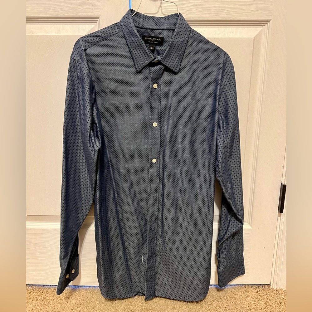 Men’s Banana Republic dress shirt, Size L